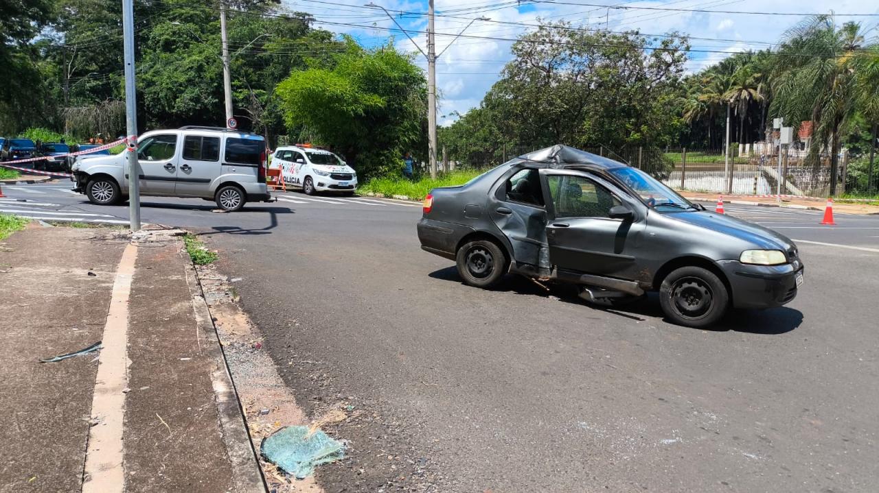 Foto 5 de 5 — VÍDEO: Motorista flagra acidente grave entre dois carros na Napoleão Selmi Dei